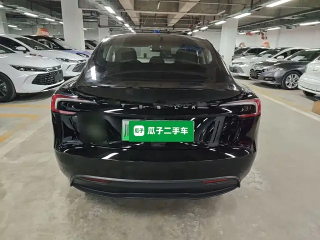 Tesla Model 3 — Фото автомобиля 5