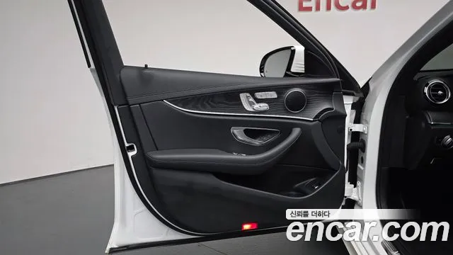 Mercedes-Benz E-Class — Фото автомобиля 5