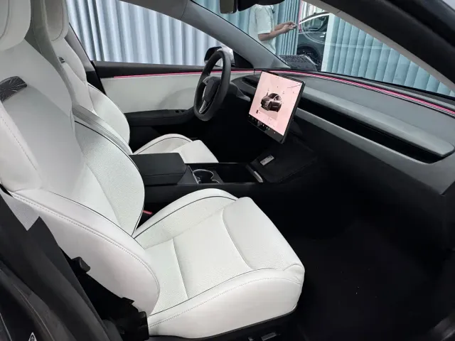 Tesla Model 3 — Фото автомобиля 6