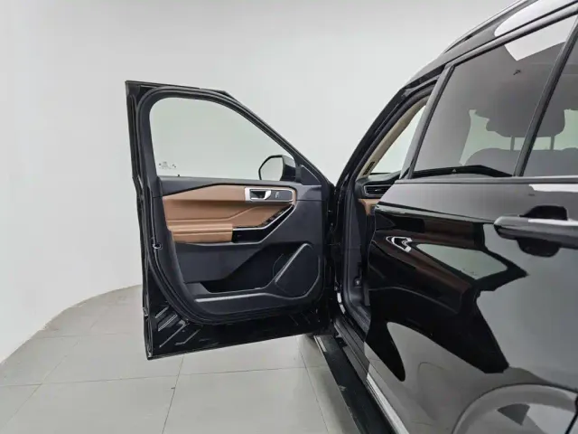 Ford Explorer — Фото автомобиля 8