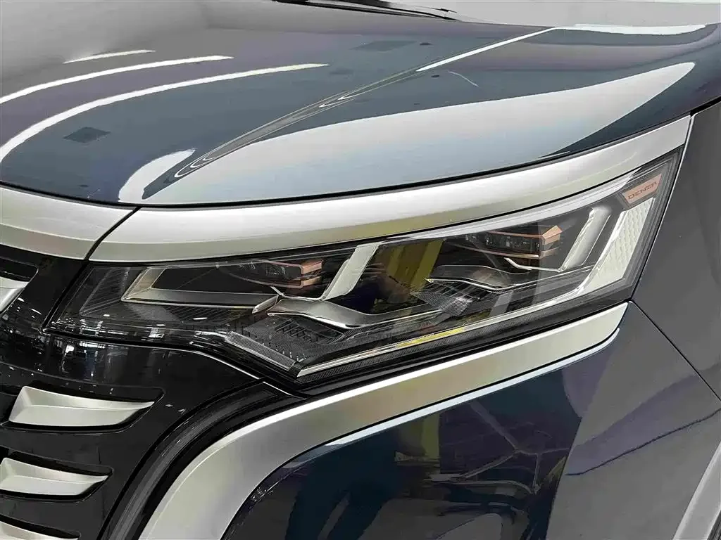 Denza Denza D9 2022 DM-i 970 AWD Flagship — Фото автомобиля 11