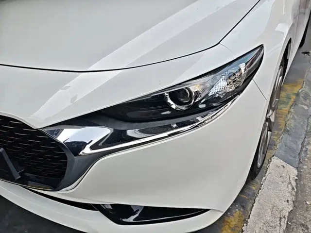 Mazda Axela — Фото автомобиля 23