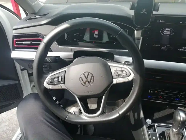 Volkswagen Lavida — Фото автомобиля 10