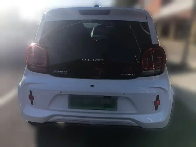 Roewe Clever — Фото автомобиля 3