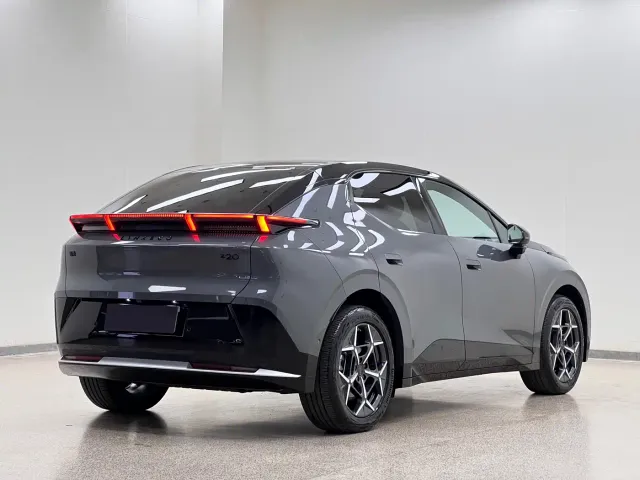 Lynk & Co Z20 — Фото автомобиля 6