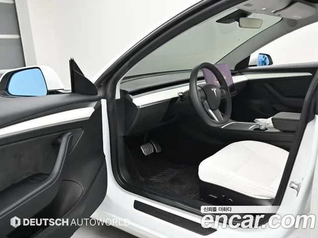 Tesla Model 3 — Фото автомобиля 11