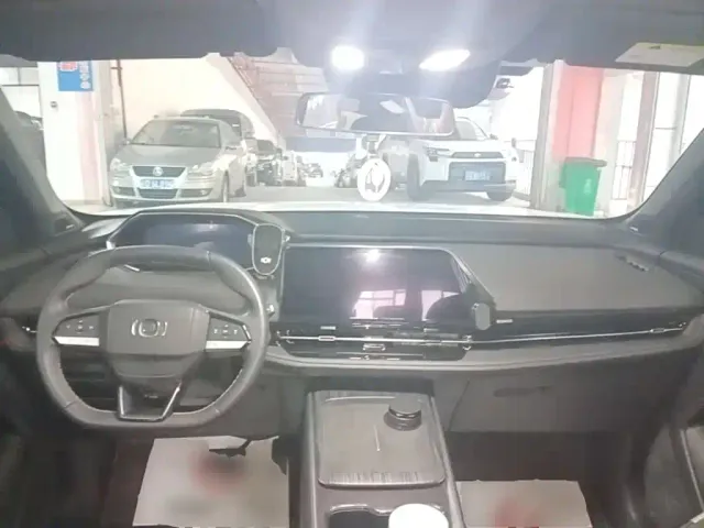 Changan Qiyuan Q05 — Фото автомобиля 9