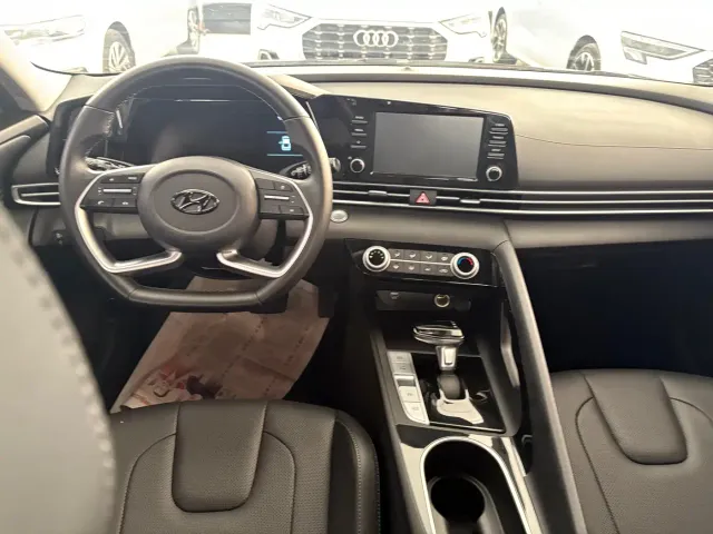 Hyundai Elantra — Фото автомобиля 10