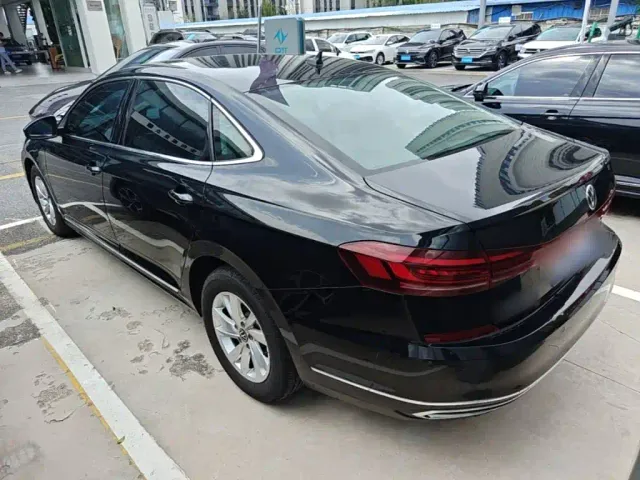 Volkswagen Passat — Фото автомобиля 4