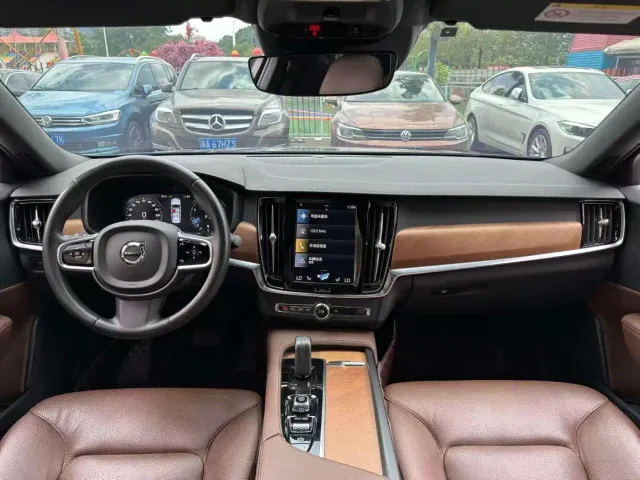 Volvo S90 — Фото автомобиля 5