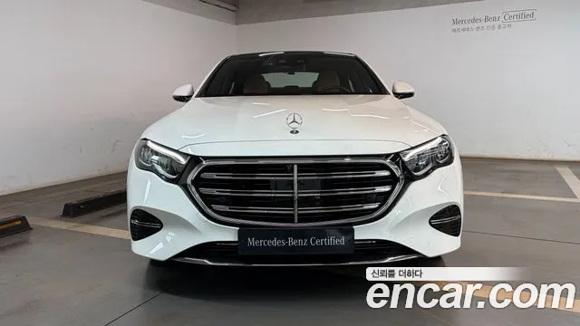 Mercedes-Benz E-Class — Фото автомобиля 3