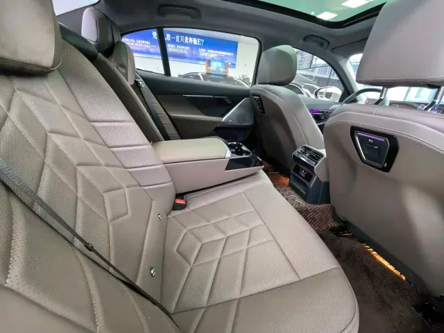BMW 5 Series — Фото автомобиля 19