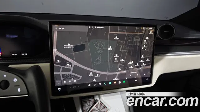 Tesla Model X — Фото автомобиля 14