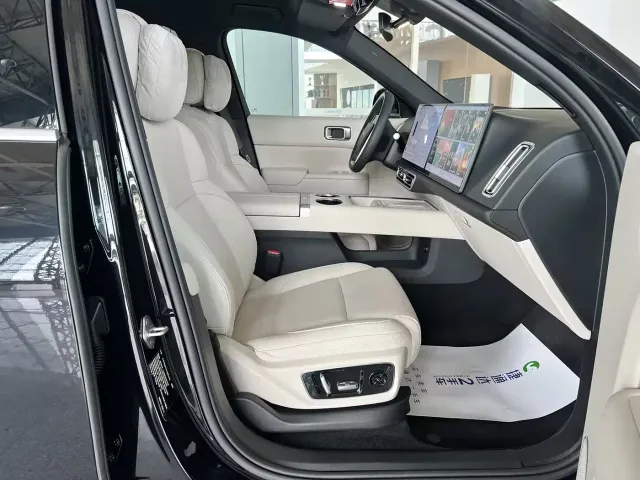 Li Auto L7 — Фото автомобиля 24