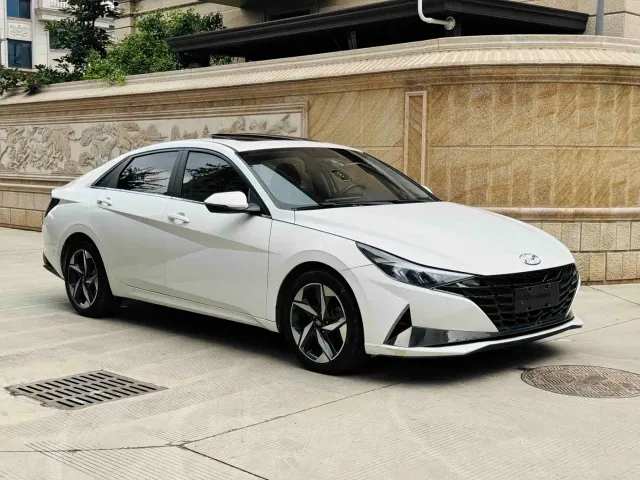 Hyundai Elantra — Фото автомобиля 3