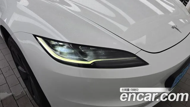 Tesla Model 3 — Фото автомобиля 21
