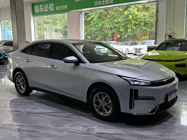 Geely Galaxy L6 — Фото автомобиля 4