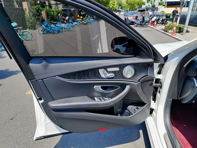Mercedes-Benz E-Class — Фото автомобиля 6
