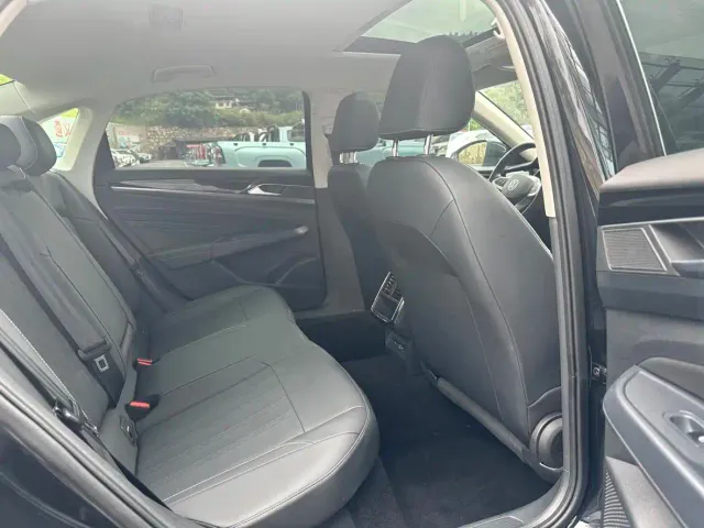 Volkswagen Passat — Фото автомобиля 12