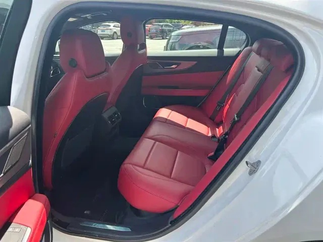 Jaguar XEL — Фото автомобиля 11