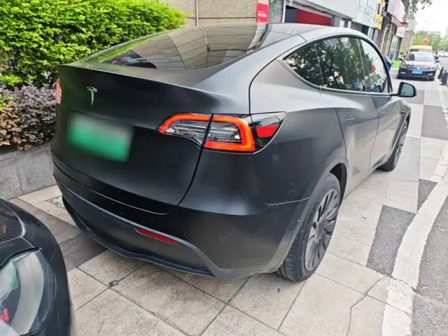 Tesla Model Y — Фото автомобиля 6