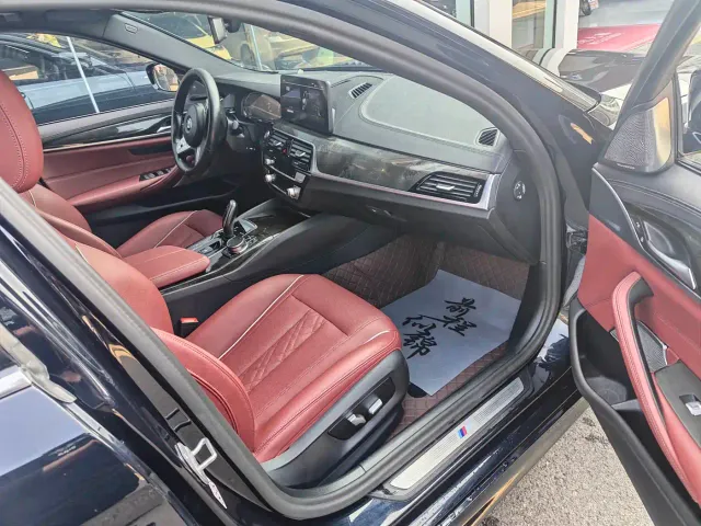 BMW 5 Series — Фото автомобиля 9