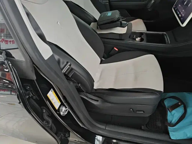 Tesla Model Y — Фото автомобиля 24