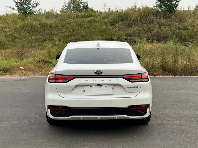 Ford Mondeo — Фото автомобиля 6