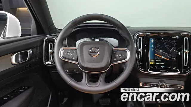 Вольво XC40 B4 Inscription — Фото автомобиля 11