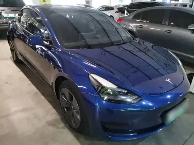 Tesla Model 3 — Фото автомобиля 3