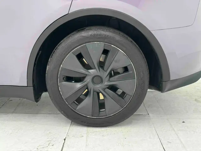 Tesla Model Y — Фото автомобиля 16