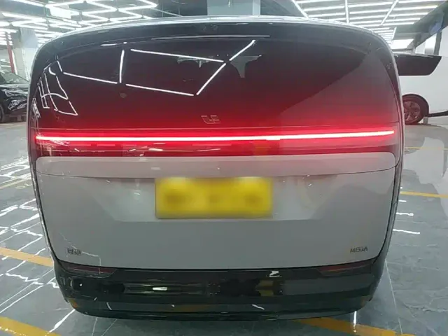 Li Auto MEGA — Фото автомобиля 5
