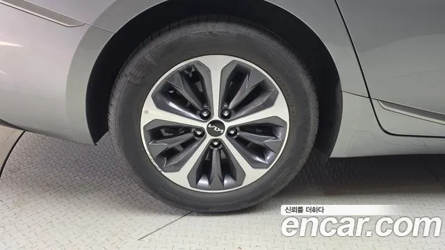 Kia K8 Hybrid — Фото автомобиля 5