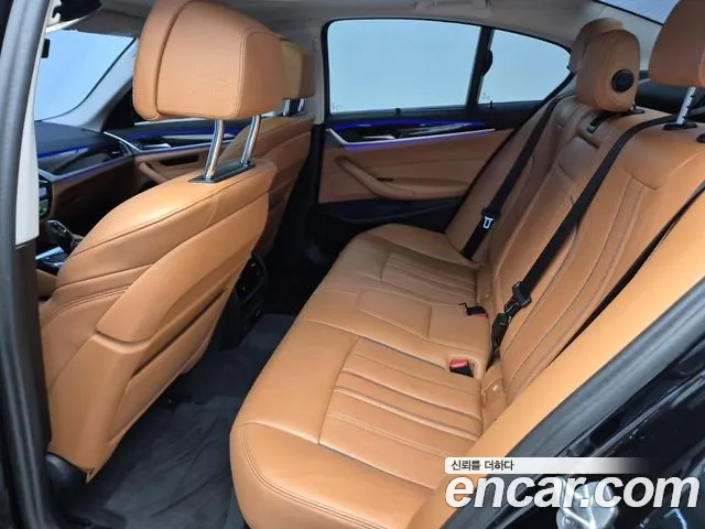 BMW 5 Series G30 — Фото автомобиля 12