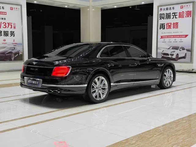 Bentley Flying Spur — Фото автомобиля 6