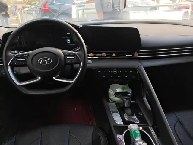 Hyundai Elantra — Фото автомобиля 12