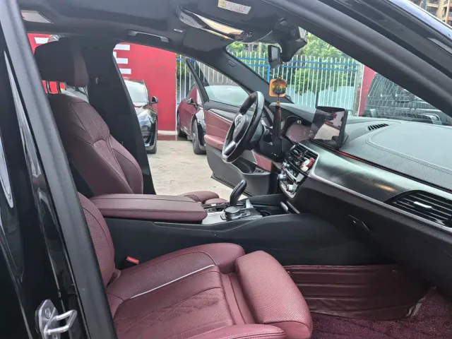 BMW 5 Series — Фото автомобиля 24