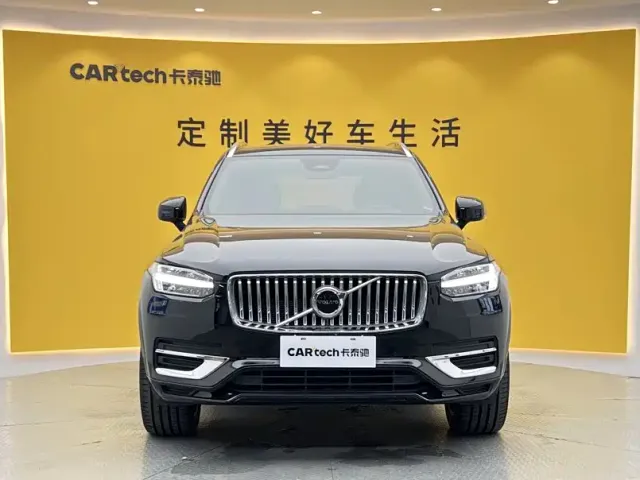 Volvo XC90 — Фото автомобиля 2