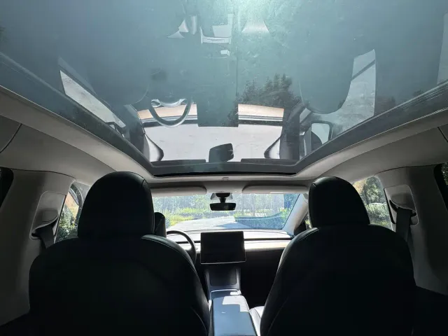Tesla Model Y — Фото автомобиля 9