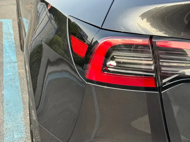 Tesla Model Y — Фото автомобиля 12