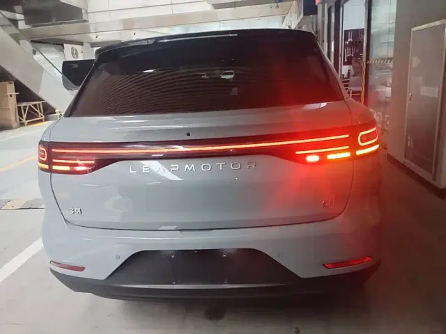 Leapmotor C11 — Фото автомобиля 5