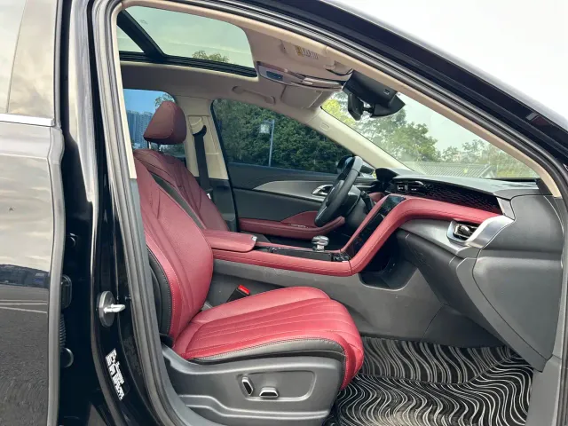 Hongqi H5 — Фото автомобиля 12