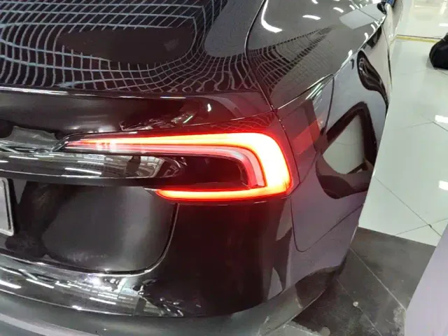 Tesla Model 3 — Фото автомобиля 7