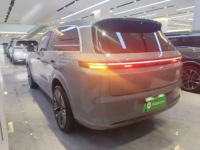 Li Auto L8 — Фото автомобиля 4