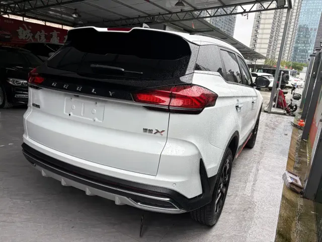 Geely Boyue — Фото автомобиля 7