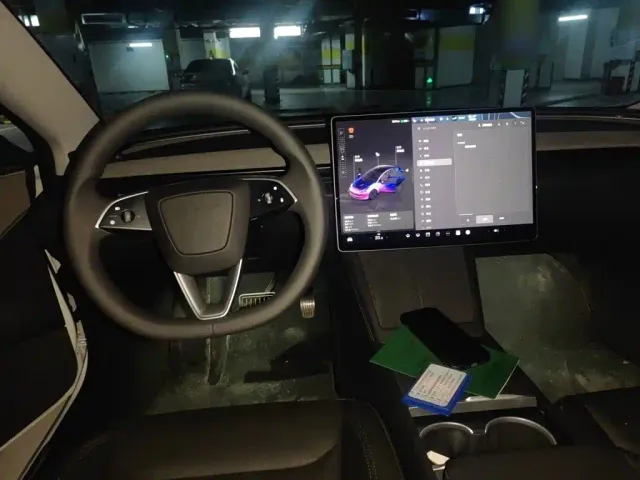 Tesla Model 3 — Фото автомобиля 11
