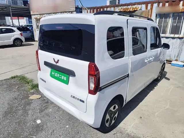 Wuling Zhiguang NEV — Фото автомобиля 6