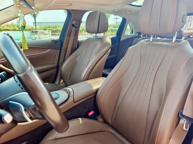 Mercedes-Benz E-Class — Фото автомобиля 14