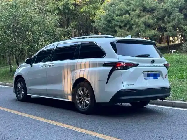 Toyota Sienna — Фото автомобиля 5