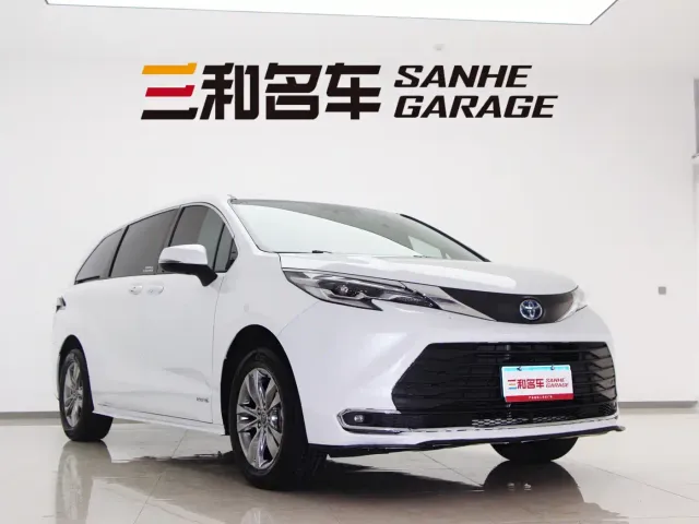 Toyota Sienna — Фото автомобиля 3